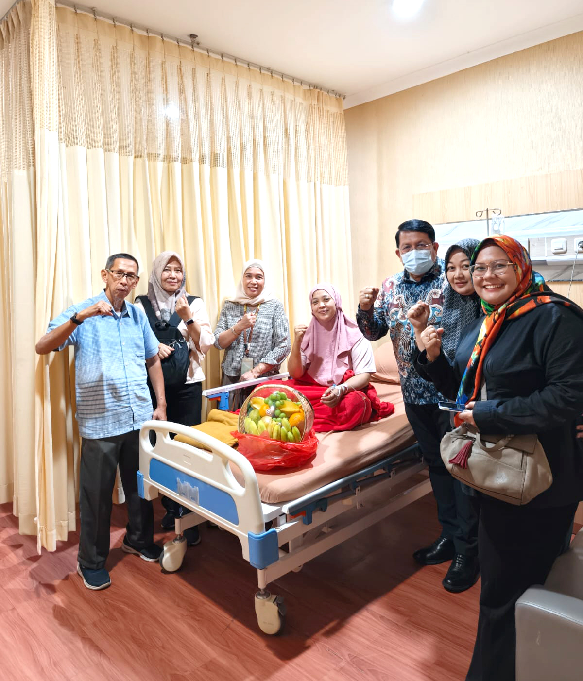 Besuk Mbak Anna, Sekretaris DPK APINDO Kabupaten Bogor yang sedang di Rawat di RS. Islam Aysha.